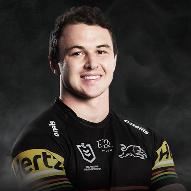 Panthers re-sign Edwards until 2022