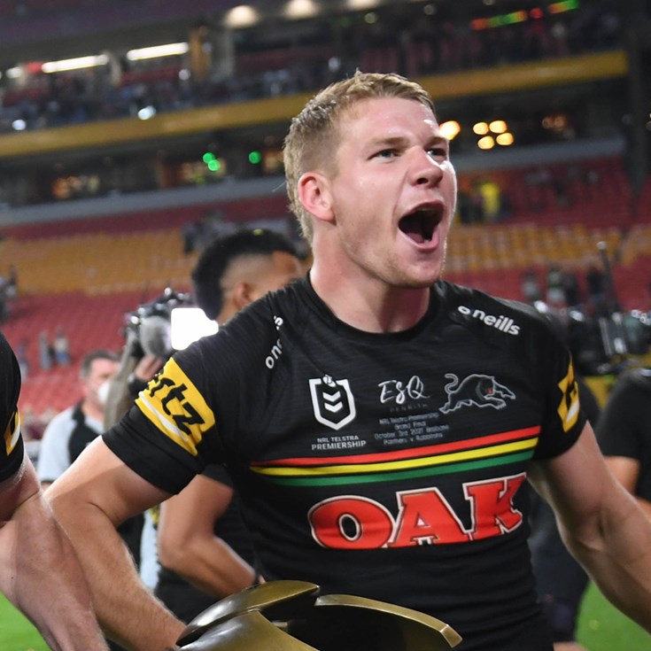 Yeo takes to the stage to lift the Provan-Summons trophy