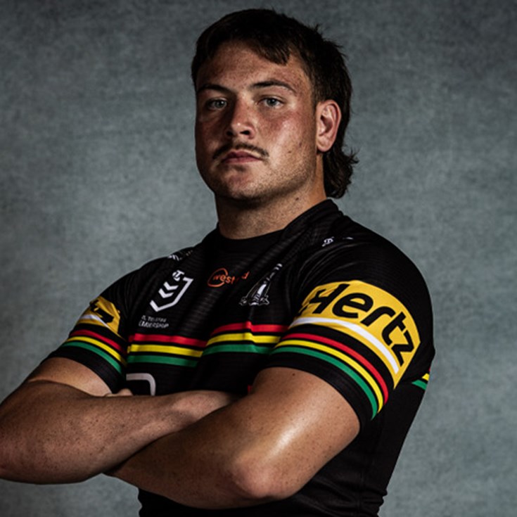 Panthers re-sign Zakauri Clarke