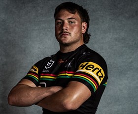 Panthers re-sign Zakauri Clarke