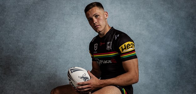 Panthers extend Billy Phillips