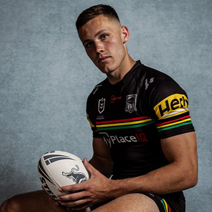 Panthers extend Billy Phillips