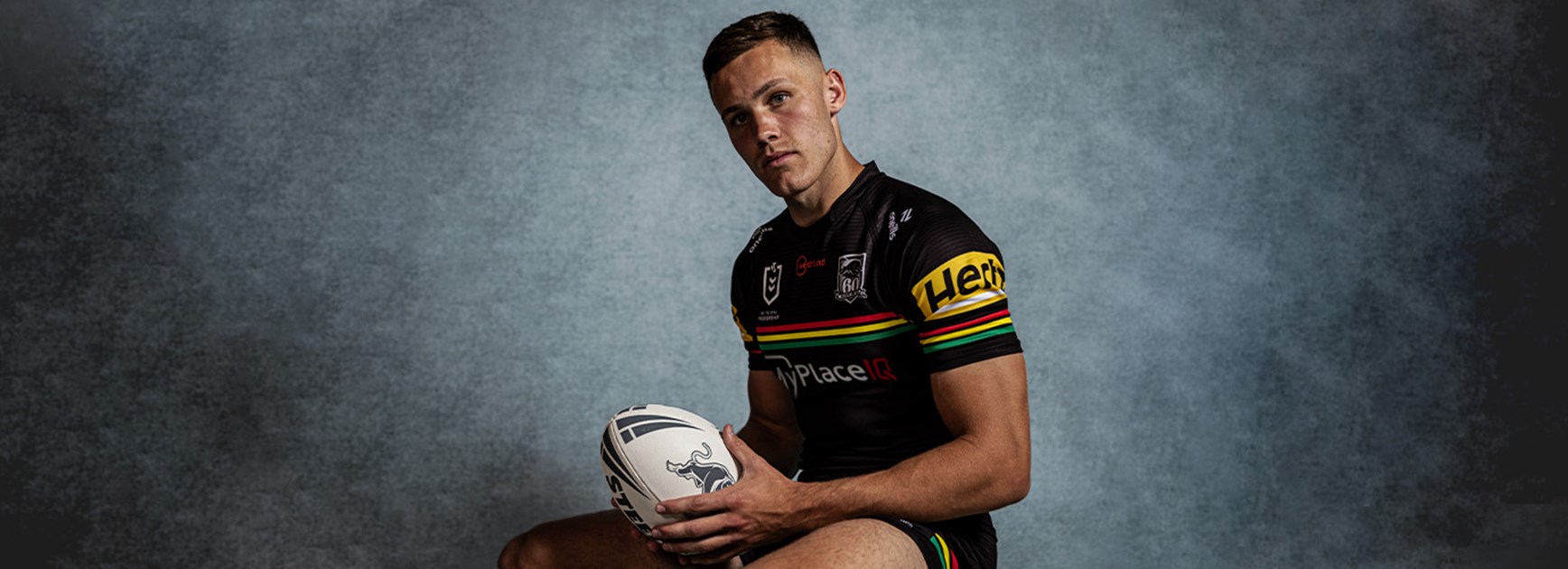 Panthers extend Billy Phillips