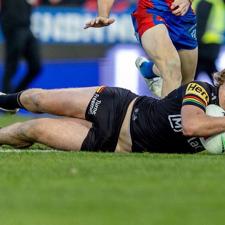 Lindsay slips past the defence