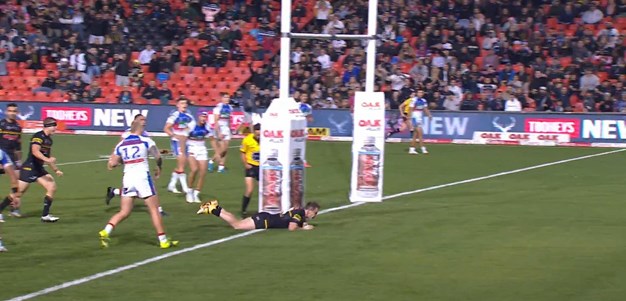 Scrum play sends Edwards in for a four-pointer