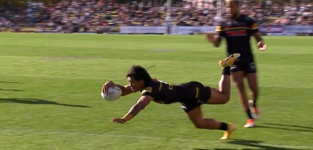 Luai fires a pass to To'o who ducks under the defence