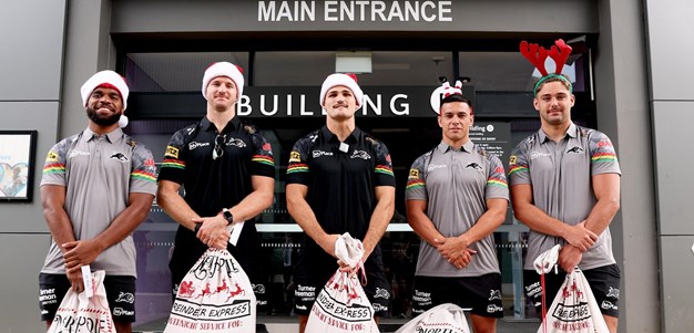 Panthers spread Christmas cheer at Nepean Hospital