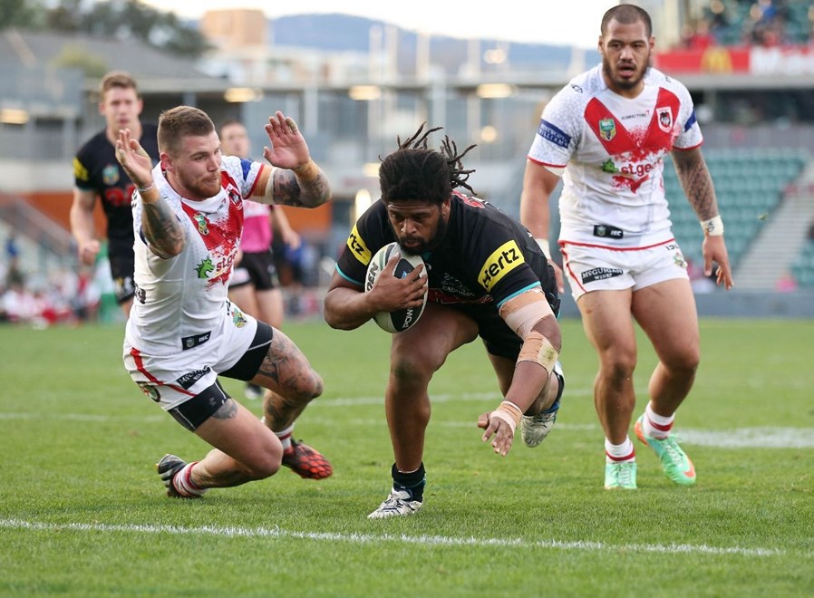 Digital Image by Robb Cox Â©nrlphotos.com: Jamal Idris scores a try :NRL Rugby League - Round 22, St George Illawarra Dragons V Penrith Panthers at WIN Stadium, Sunday August 10th 2014.