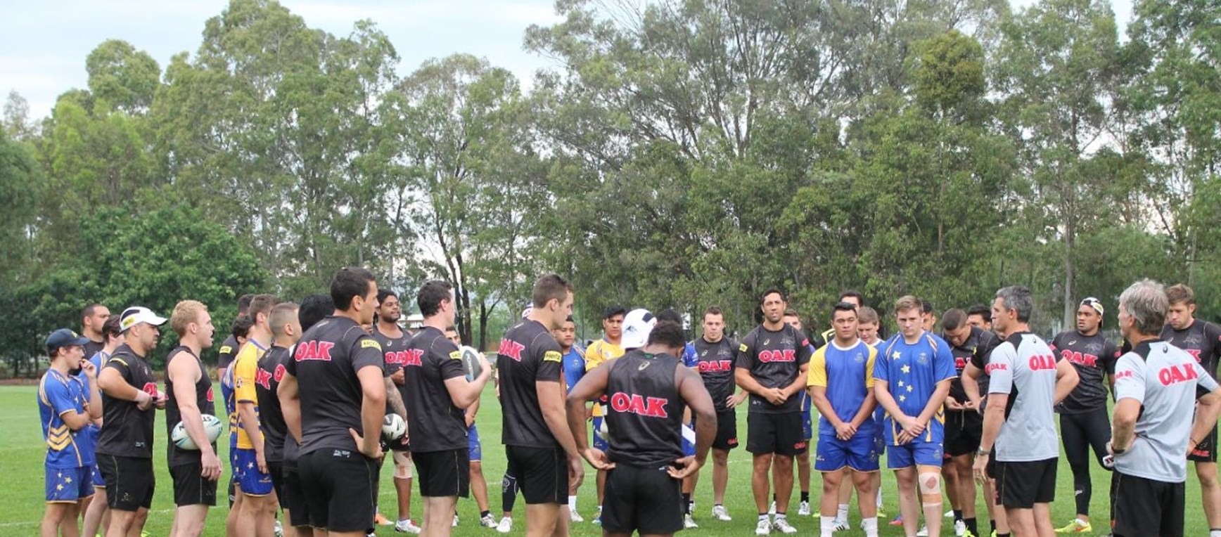 Schoolboy players train with NRL stars 