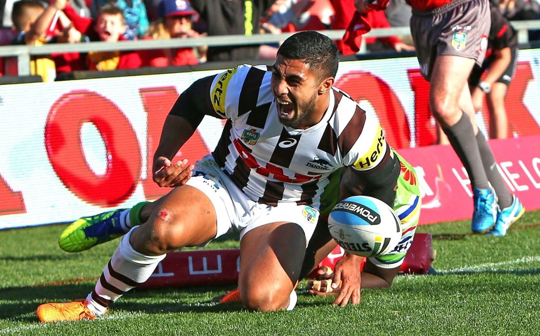 SYDNEY, AUSTRALIA - JULY 26:  Robert Jennings of the Panthers scores a try during the round 20 NRL match between the Penrith Panthers and the Canberra Raiders at Pepper Stadium on July 26, 2015 in Sydney, Australia.  (Photo by Renee McKay/Getty Images)