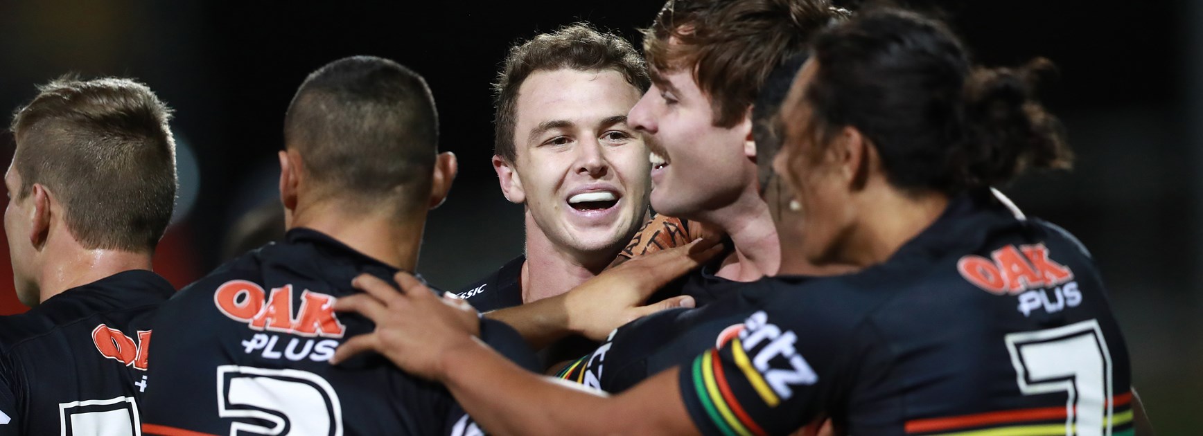Panthers withstand late Rabbitohs charge