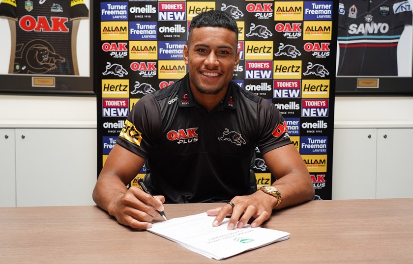 Stephen Crichton signs his Panthers contract extension.
